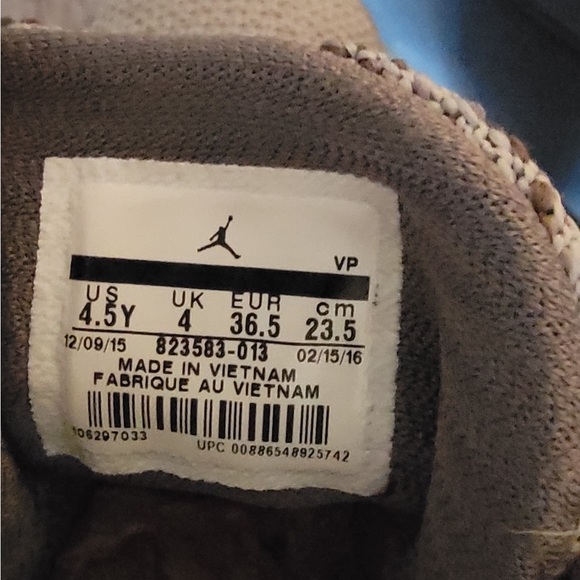 Women’s Air Jordan Future high top sneakers size 4.5 Y - Picture 3 of 3